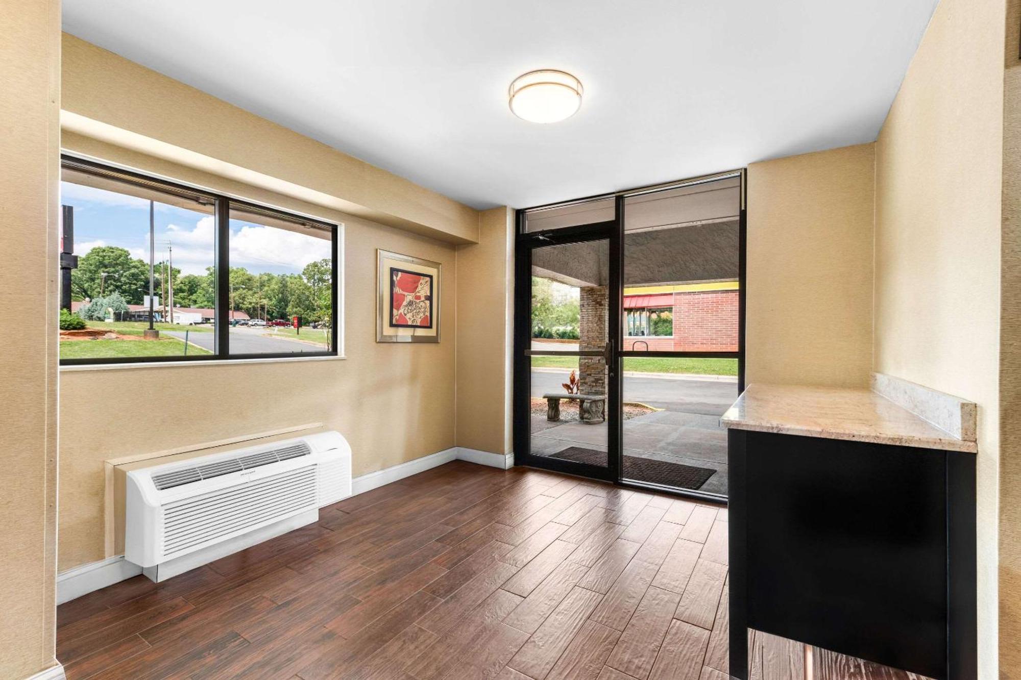Econo Lodge Charlotte Airport Exterior foto